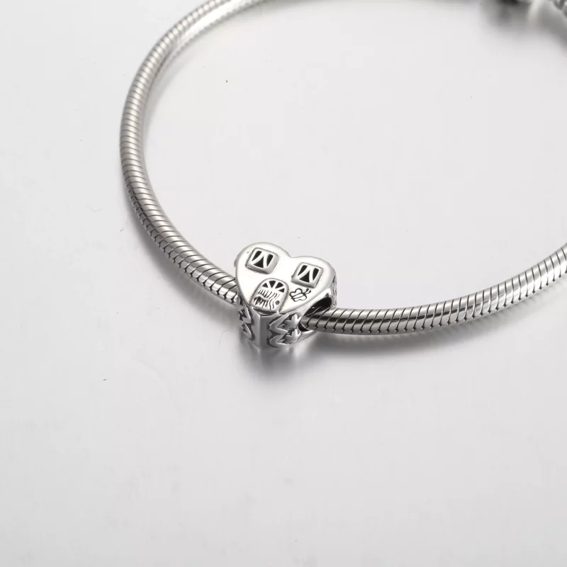 (imagen para) Charm de casa con forma de corazón de Pandora - 792249C00 - Ver 5
