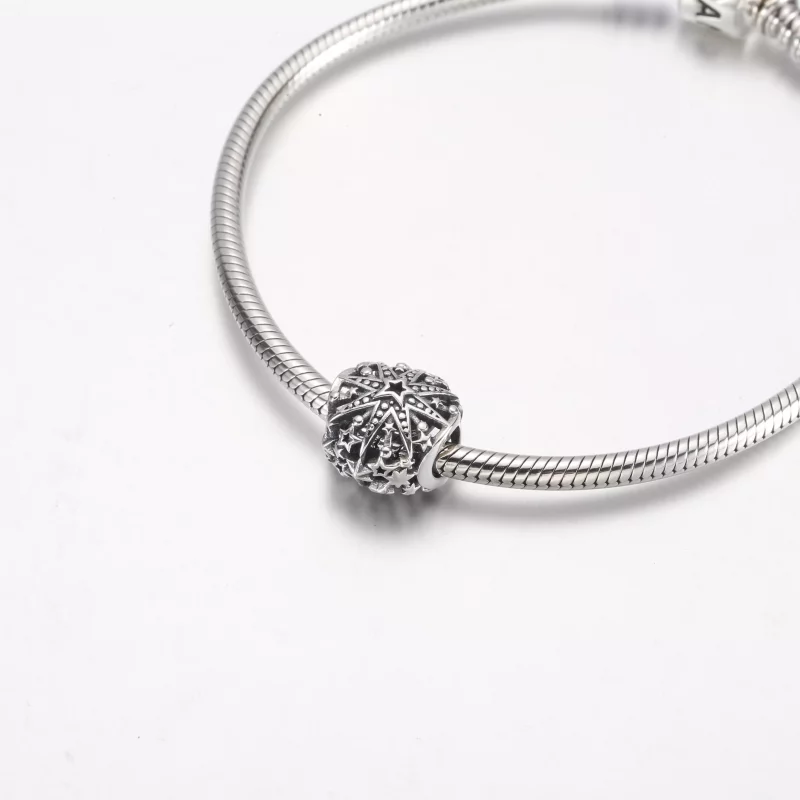 (imagen para) Charm de copo de nieve celestial de Pandora - 792360C00 - Ver 4