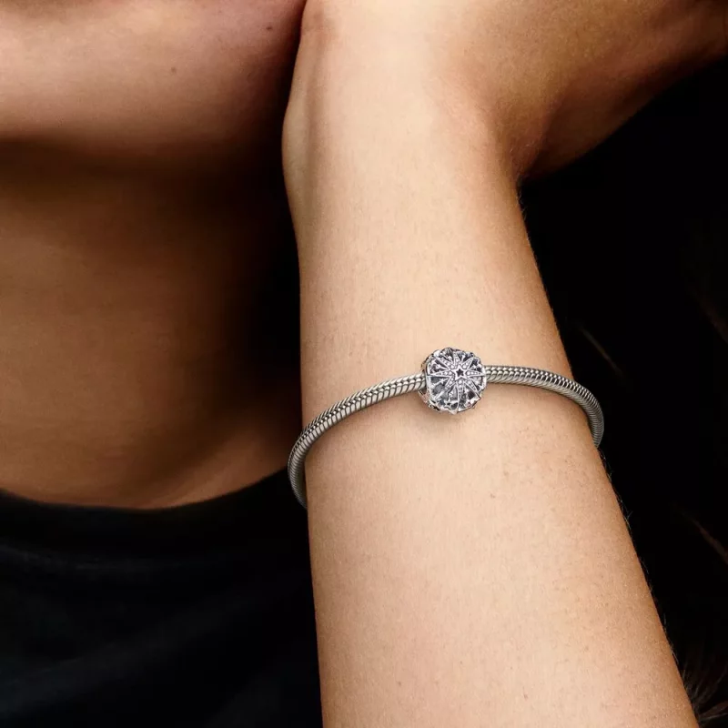 (imagen para) Charm de copo de nieve celestial de Pandora - 792360C00 - Ver 7