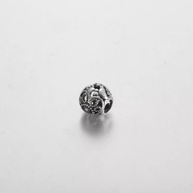 (imagen para) Charm de Pandora con corazones y huellas de bebé de piel - 792248C00 - Ver 2