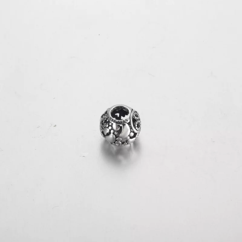 (imagen para) Charm de Pandora con corazones y huellas de bebé de piel - 792248C00 - Ver 4