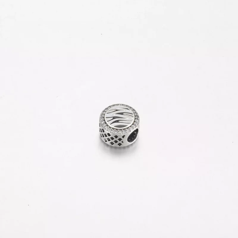 (imagen para) Charm de plata de ley con estampado de cebra de Pandora - 792016CZ_E025 - Ver 2