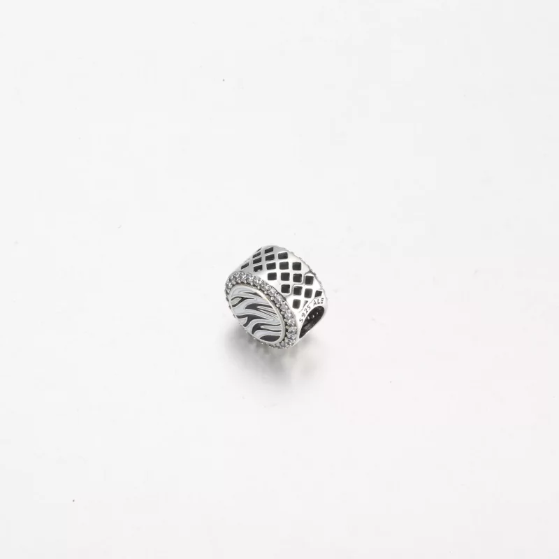 (imagen para) Charm de plata de ley con estampado de cebra de Pandora - 792016CZ_E025 - Ver 4