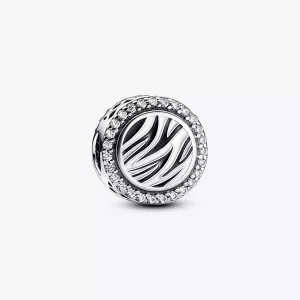 (imagen para) Charm de plata de ley con estampado de cebra de Pandora - 792016CZ_E025