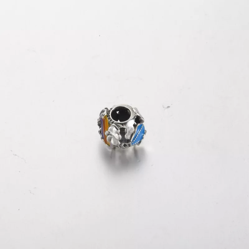 (imagen para) Charm de viaje y cielo con arcoíris de Pandora Fly Away - 791695C01 - Ver 4