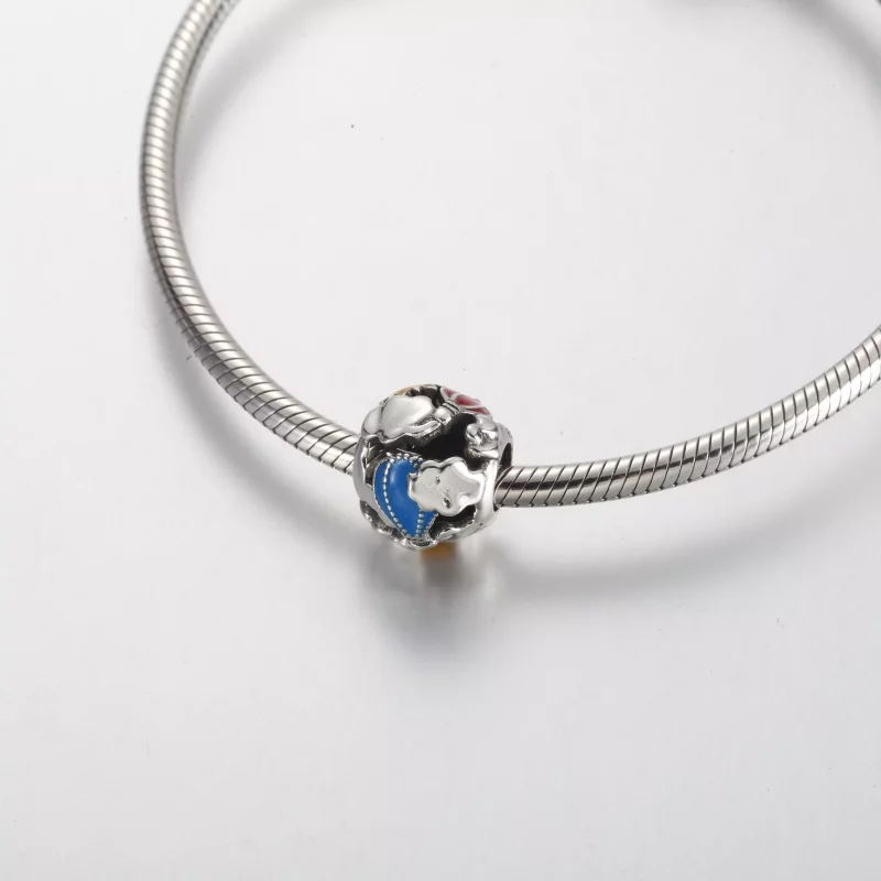 (imagen para) Charm de viaje y cielo con arcoíris de Pandora Fly Away - 791695C01 - Ver 5