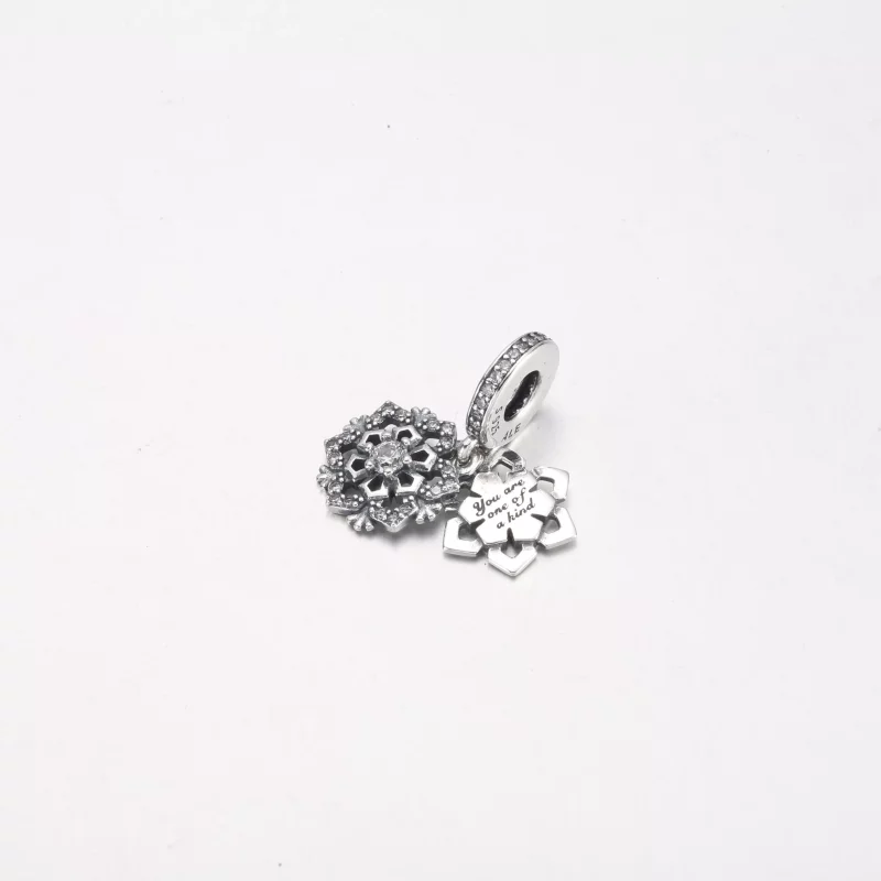 (imagen para) Charm doble colgante de copo de nieve brillante de Pandora - 792355C01 - Ver 2