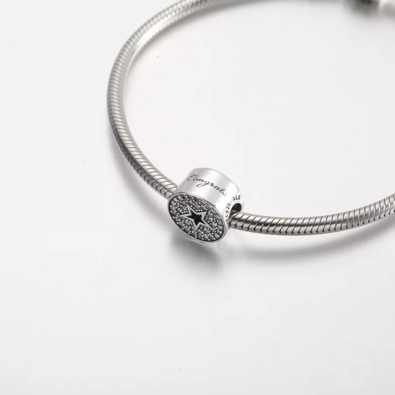 (imagen para) Charm Pandora con pavé y estrella "Felicitaciones" - 790793C01 - Ver 4