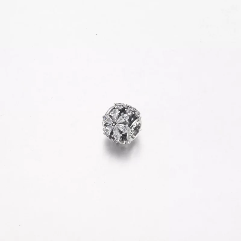 (imagen para) Charm redondo con racimo de herbario brillante de Pandora - 792383C01 - Ver 2