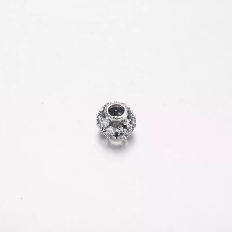 (imagen para) Charm redondo con racimo de herbario brillante de Pandora - 792383C01 - Ver 3
