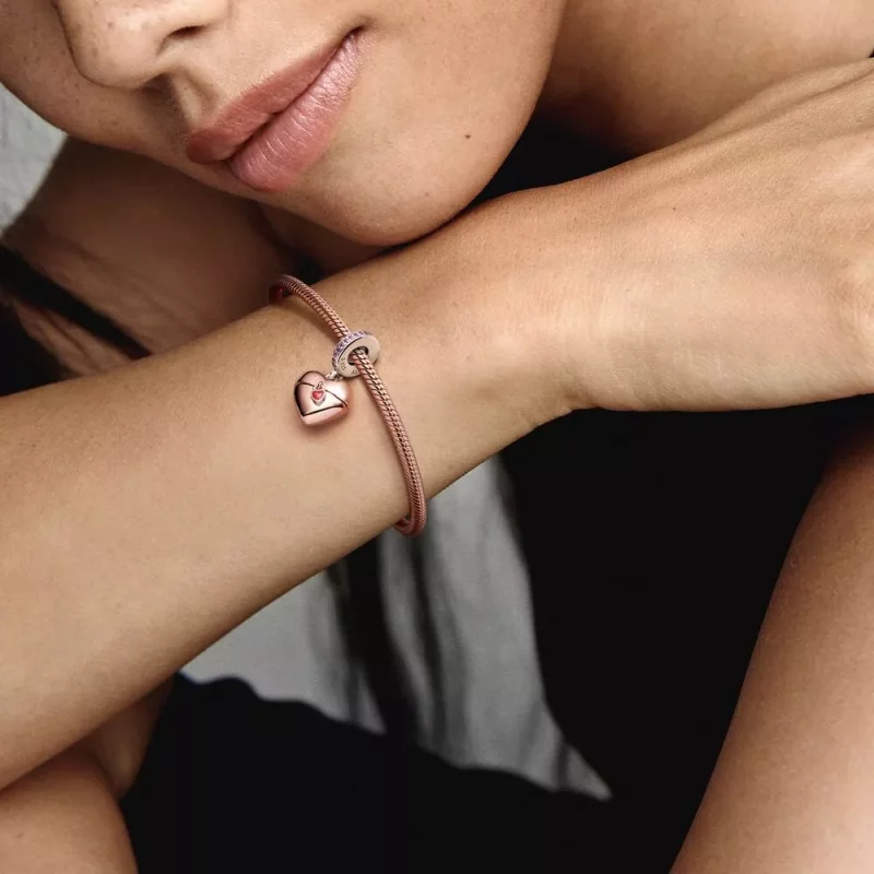 (imagen para) Colgante con medallón de corazón Reveal Your Love de Pandora - 380795C01 - Ver 2