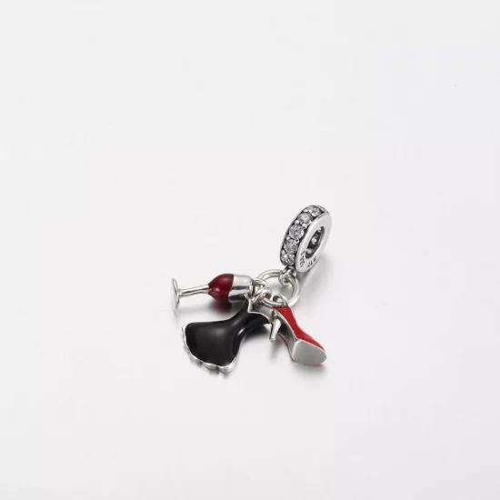 (imagen para) Colgante de copa de vino y tacones altos con vestido negro pequeño de PANDORA - PD-3785