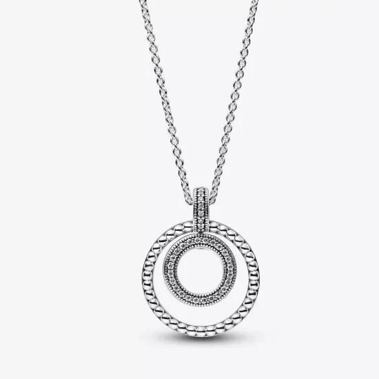 (imagen para) Colgante y collar con pavé y cuentas de la firma Pandora - 392308C01