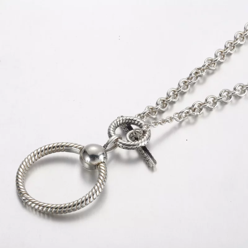 (imagen para) Collar con colgante en forma de T de Pandora Moments O - 391157C00 - Ver 3