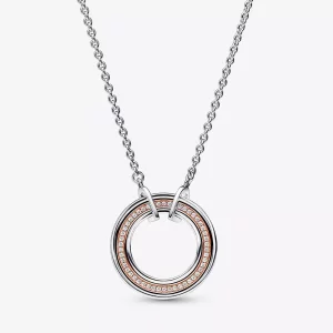 (imagen para) Collar con logo y pavé en dos tonos de Pandora Signature - 382772C01