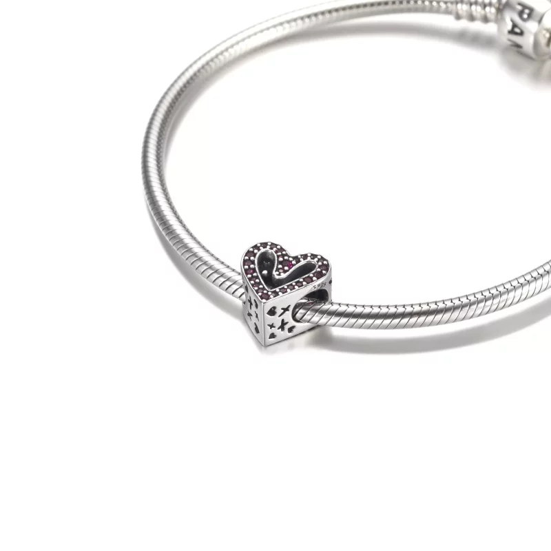 (imagen para) PANDORA Encanto de Corazón Rojo Rubí Brillante a Mano Alzada - 798692C02 - Ver 5