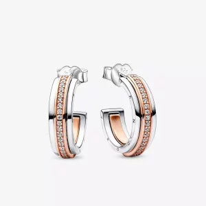 (imagen para) Pendientes de aro con logo y pavé en dos tonos de Pandora Signature - 282737C01