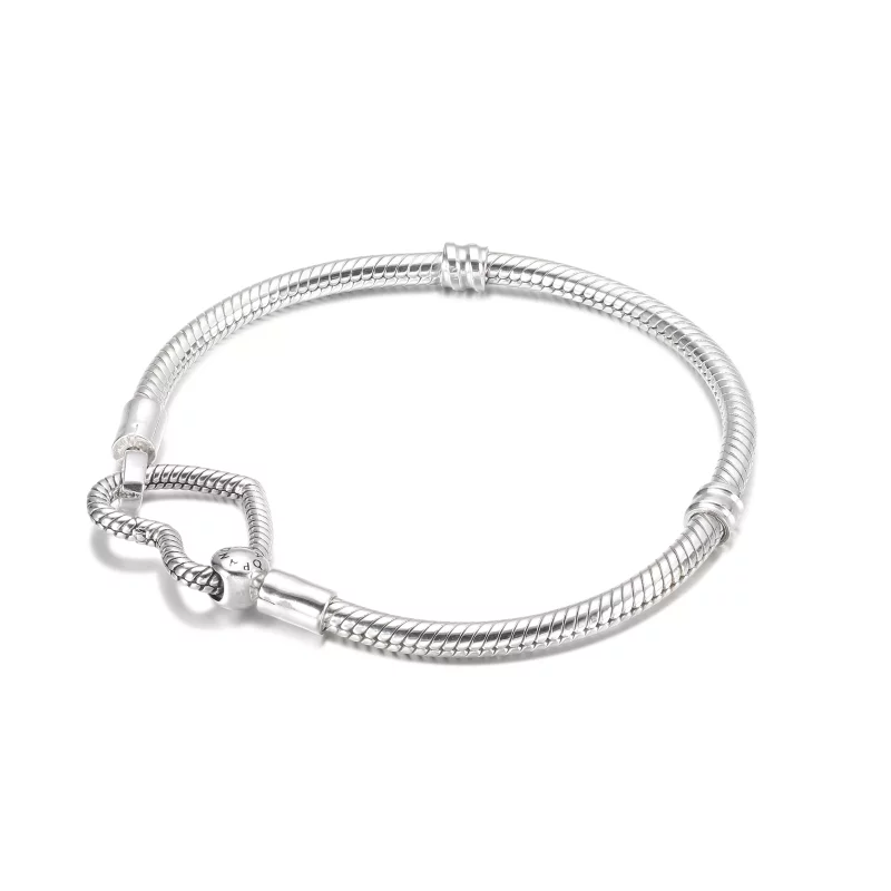 (imagen para) Pulsera de cadena de serpiente con cierre de corazón de Pandora Moments - 599539 - Ver 3