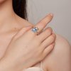 Anillo de apertura estilo Pandora con oso abrazo - SCR921