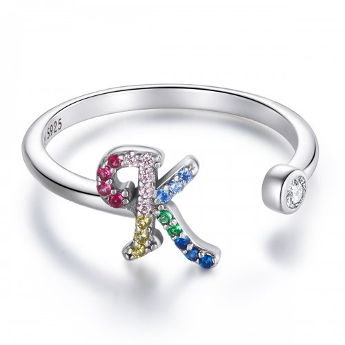 Anillo abierto Pandora Style con letra K en colores vibrantes - SCR723-K