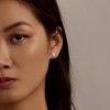 Estos aretes de botón estilo Pandora con trébol de cuatro hojas - SCE1346