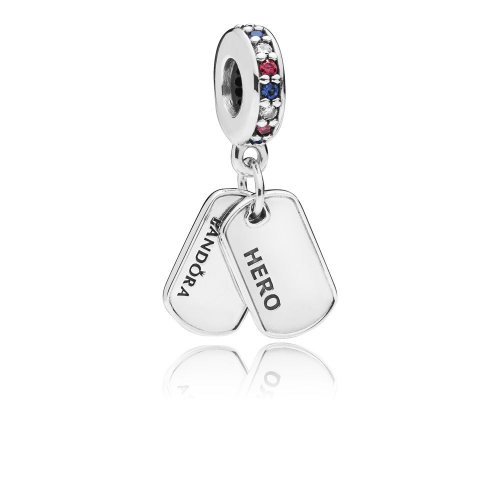 Charm colgante en plata de ley Etiqueta de perro héroe PANDORA