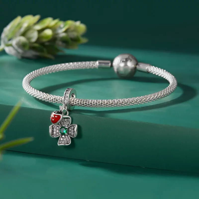(imagen para) Pendiente encanto estilo Pandora con trébol de la suerte y mariquita - SCC2523 - Ver 3