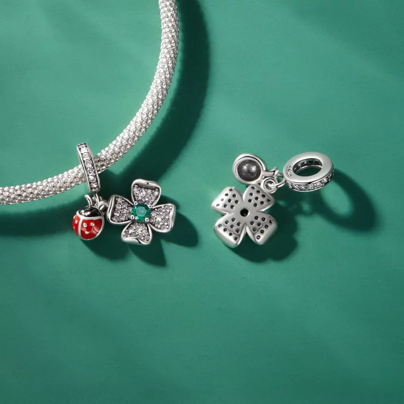 (imagen para) Pendiente encanto estilo Pandora con trébol de la suerte y mariquita - SCC2523 - Ver 4