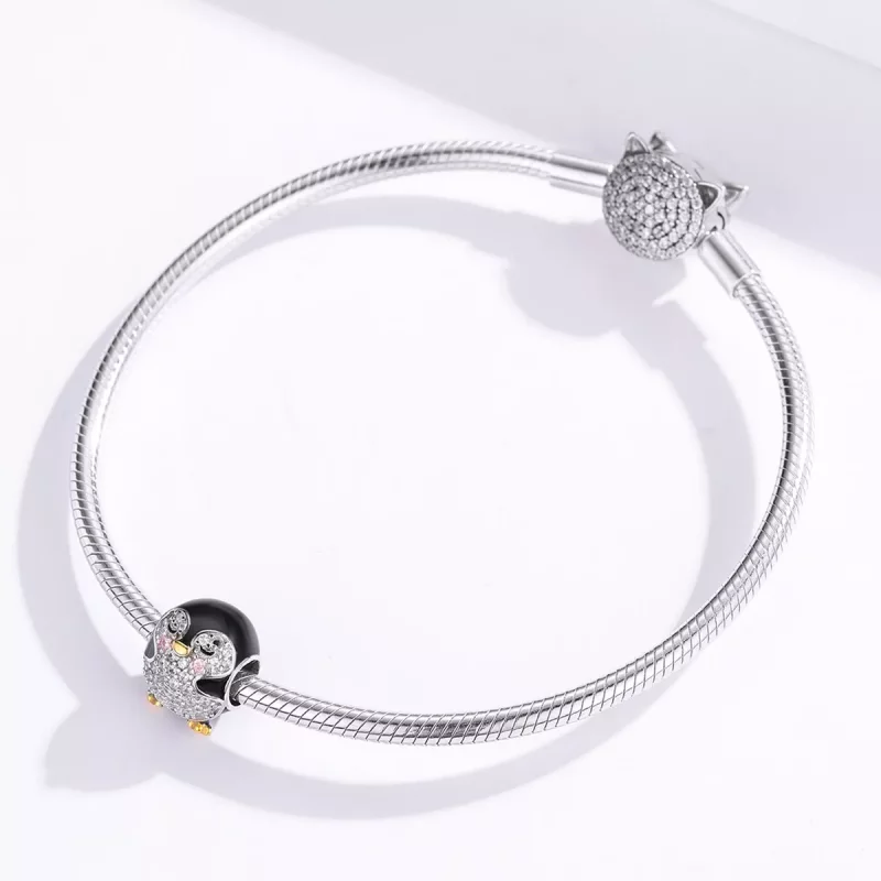 (imagen para) Charm de pingüino estilo Pandora de dos tonos bicolor - BSC126 - Ver 3