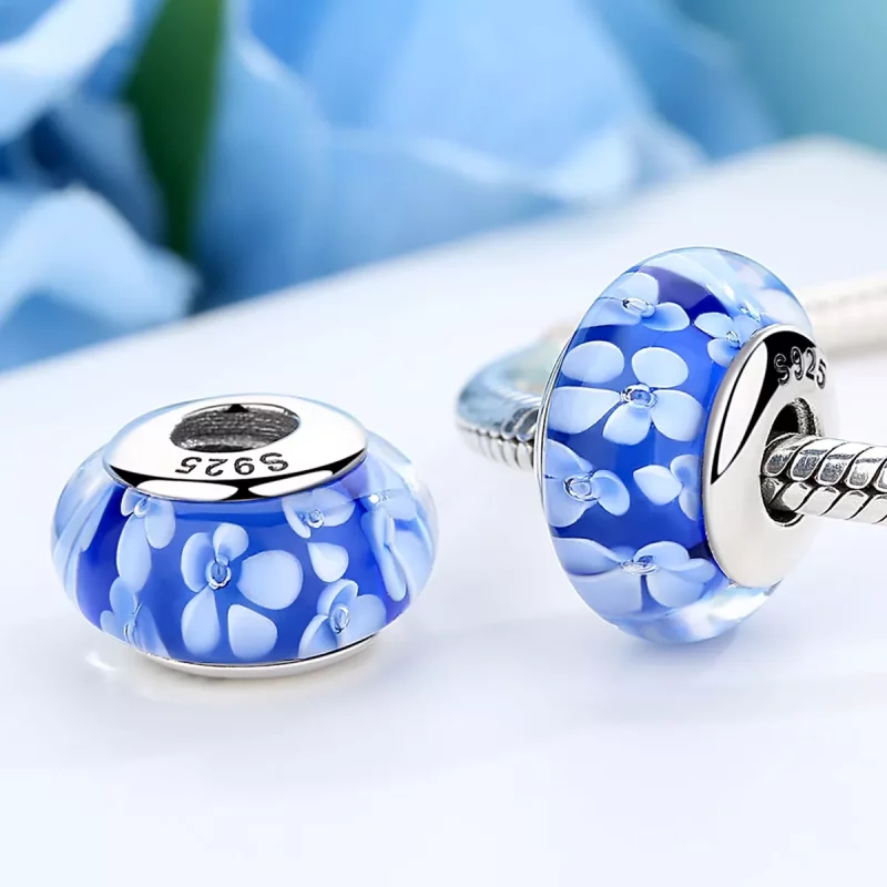 (imagen para) Pandora Estilo Encanto de Vidrio Murano Azul con Flores Blancas - SCZ006 - Ver 4