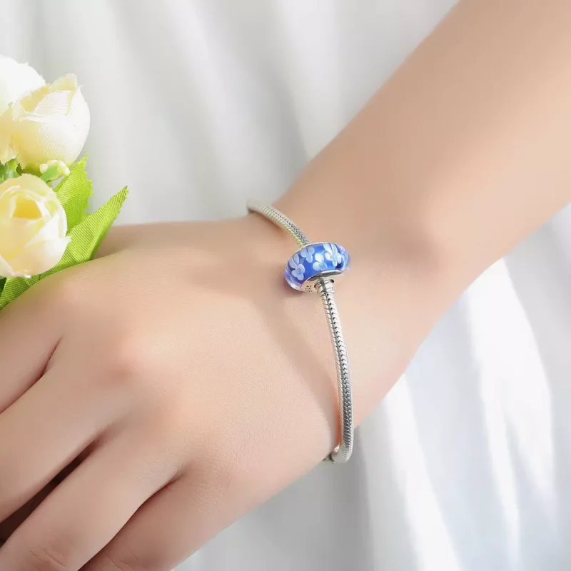 (imagen para) Pandora Estilo Encanto de Vidrio Murano Azul con Flores Blancas - SCZ006 - Ver 6