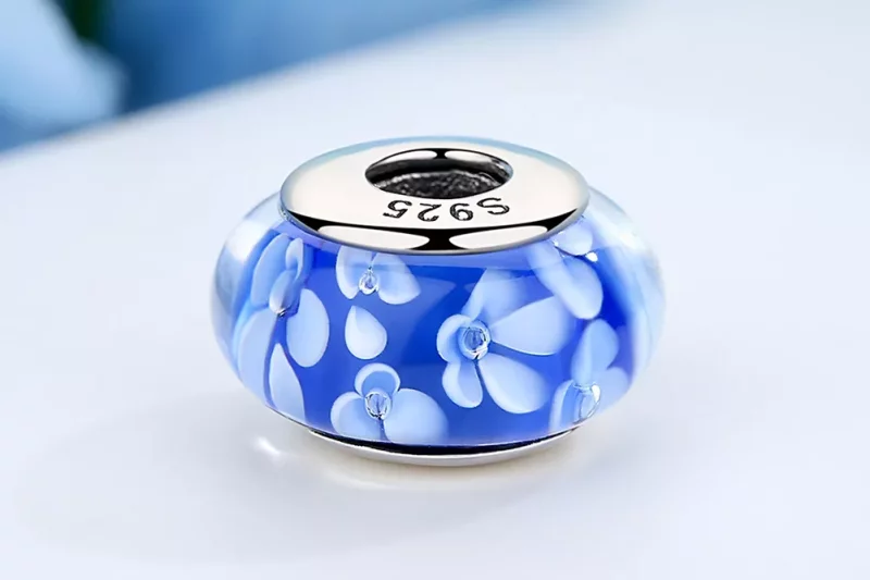 (imagen para) Pandora Estilo Encanto de Vidrio Murano Azul con Flores Blancas - SCZ006 - Ver 9