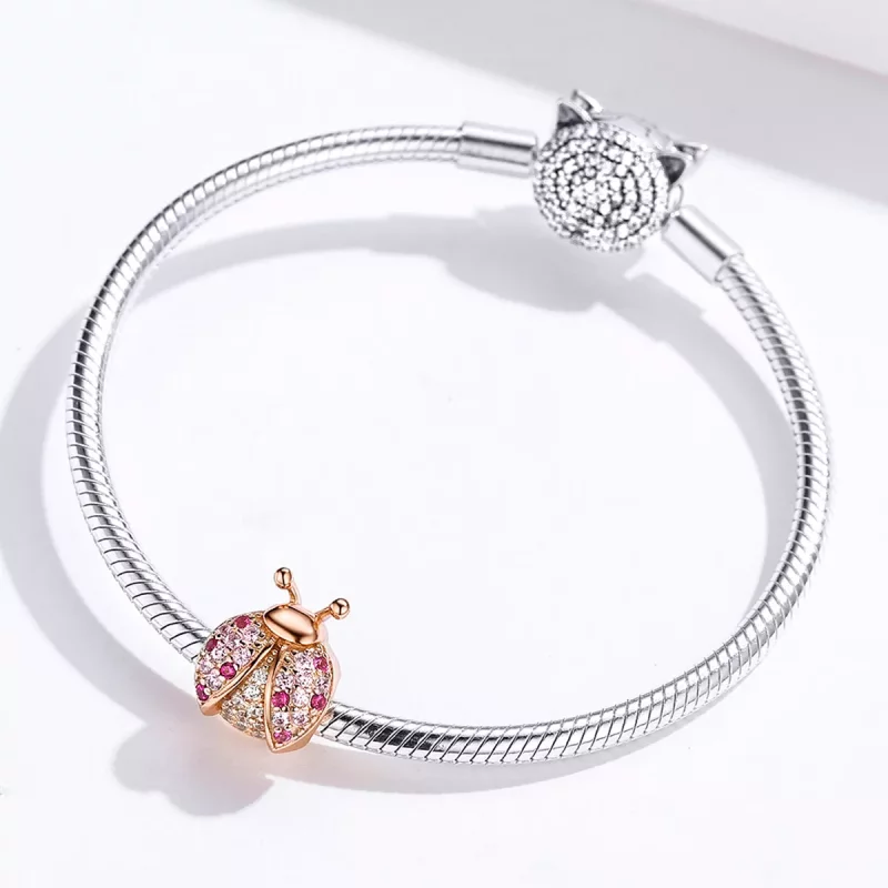 (imagen para) Pandora Estilo Encanto Mariquita Oro Rosa - SCC1120-C - Ver 4