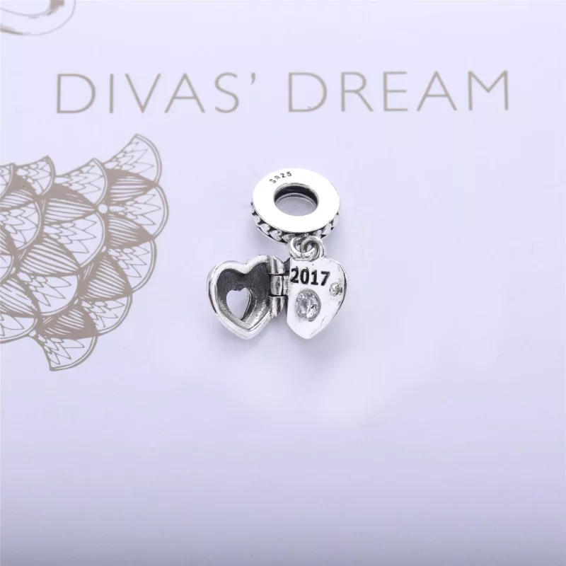 (imagen para) Charm colgante Club Charm 2017, 0.01ct TW h/vs diamond - PANDORA - Ver 2