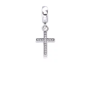 (imagen para) Charm colgante en plata de ley Cruz PANDORA