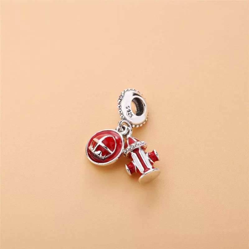 (imagen para) Charm colgante en plata de ley Esenciales de bombero PANDORA - Ver 2