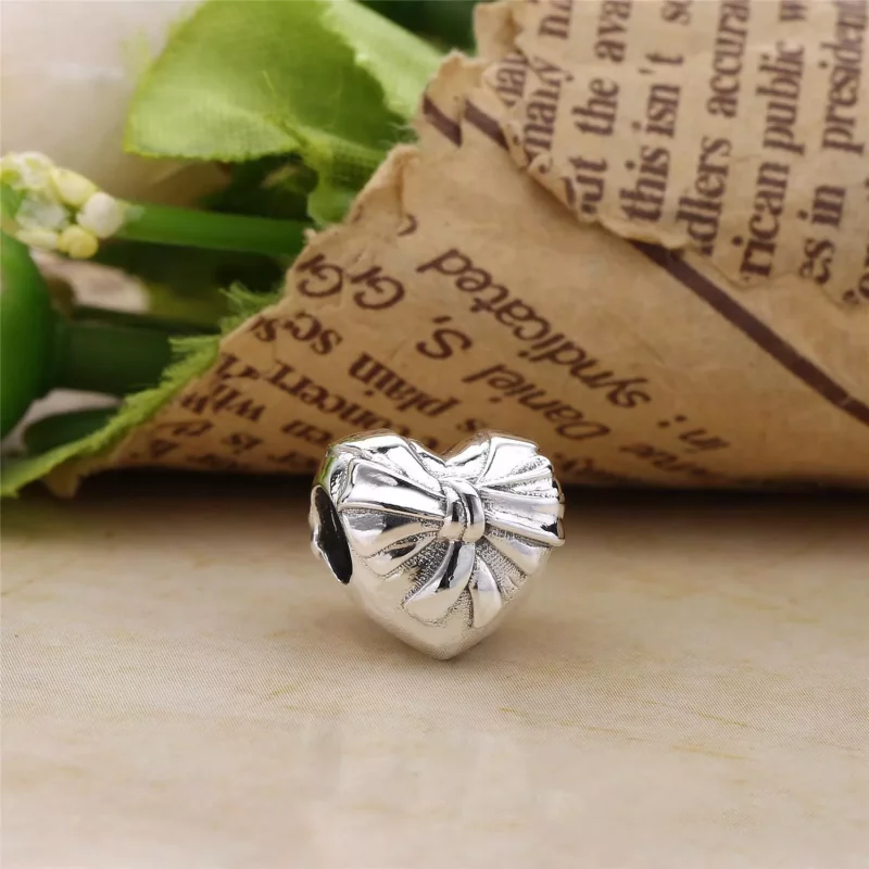 (imagen para) Charm en plata de ley Lazo Coraz&oacute;n Brillante - PANDORA - Ver 2