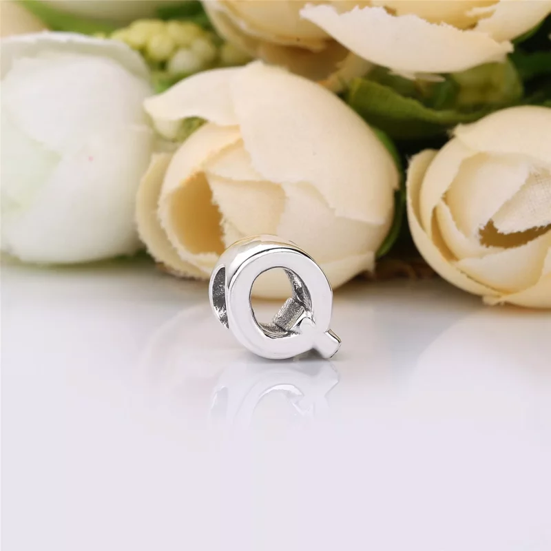 (imagen para) Charm en plata de ley Letra Q - PANDORA - Ver 2