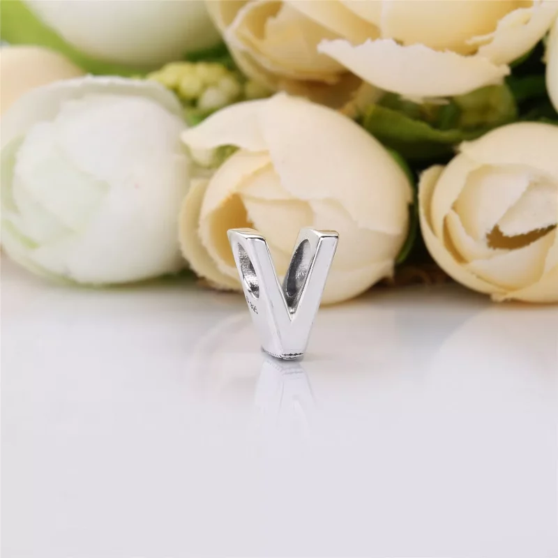 (imagen para) Charm en plata de ley Letra V - PANDORA - Ver 2