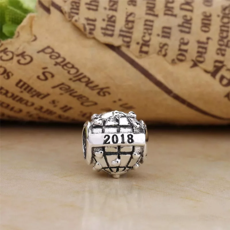 (imagen para) Charm en plata de ley PANDORA Club 2018 - Ver 2