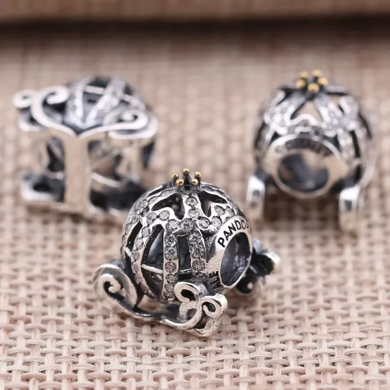 (imagen para) Charm en plata de ley y oro Carroza de Cenicienta - PANDORA - Ver 2