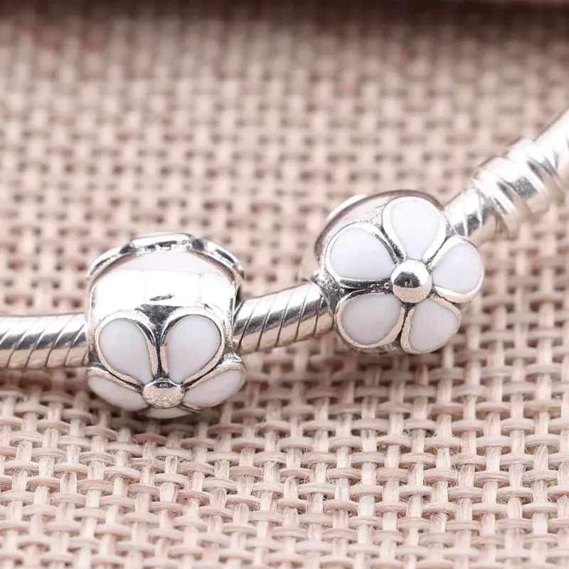 (imagen para) Clip en plata y esmalte de Margaritas - PANDORA - Ver 2