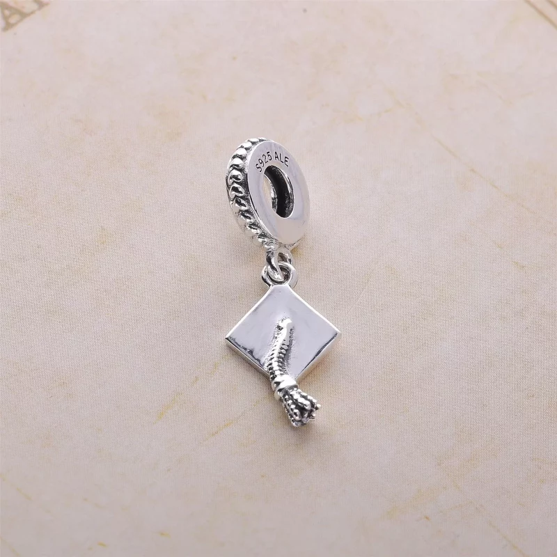 (imagen para) Charm colgante Birrete - PANDORA - Ver 2