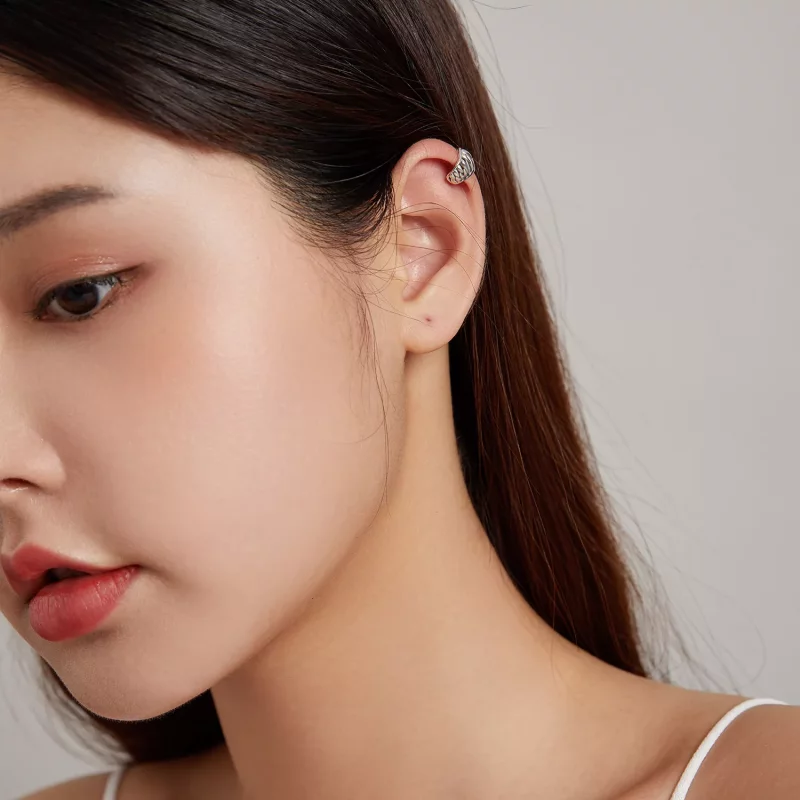 (imagen para) Clip de oreja estilo Pandora con diente de bestia - SCE1203 - Ver 7