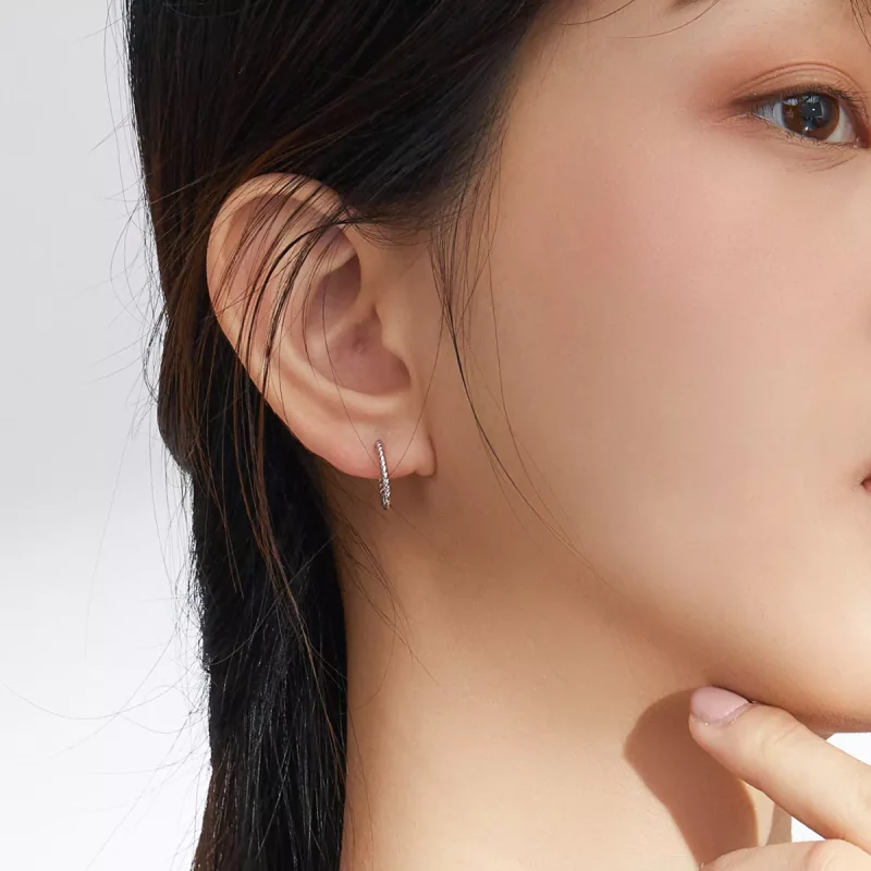 (imagen para) Aretes de argolla estilo Pandora con tejido de geometría plateada - SCE841 - Ver 5