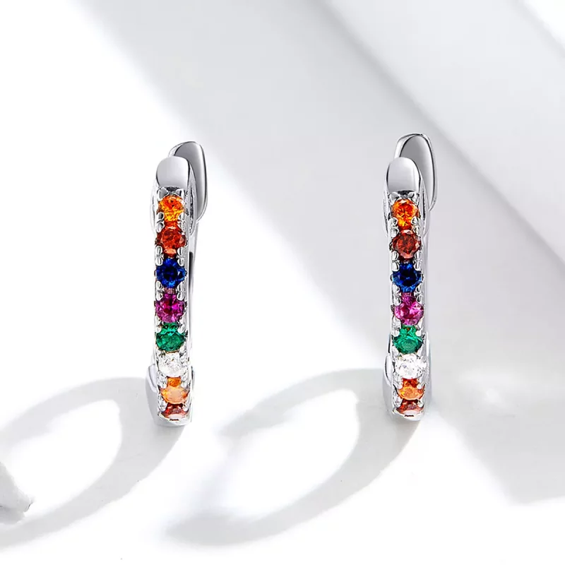 (imagen para) Aretes de argolla estilo Pandora en color plata con circonias coloridas - SCE721 - Ver 2