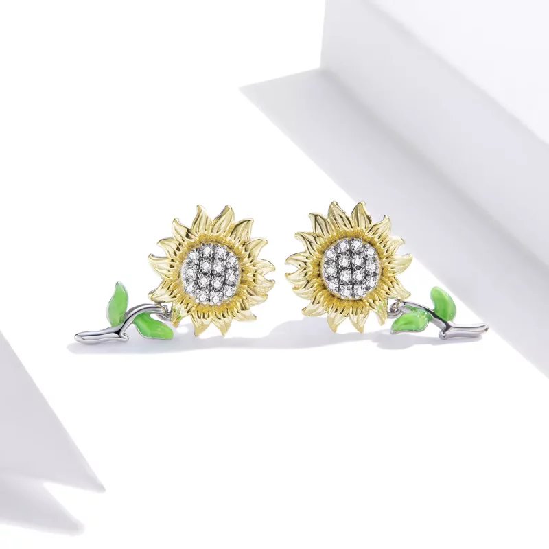(imagen para) Estos aretes de botón de estilo Pandora en dos tonos bicolor con diseño de giras - Ver 2