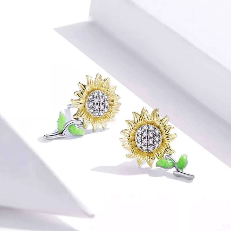 (imagen para) Estos aretes de botón de estilo Pandora en dos tonos bicolor con diseño de giras - Ver 4