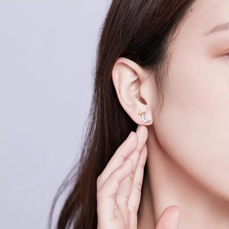 (imagen para) Estos aretes de botón estilo Pandora de dos tonos Lunar Light - SCE729 - Ver 5