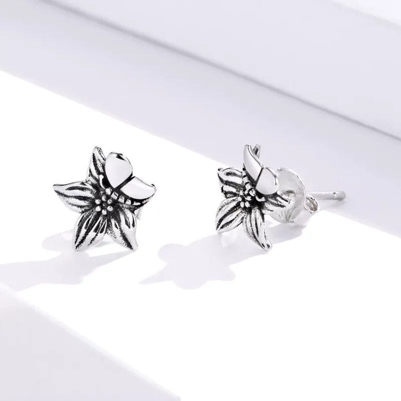 (imagen para) Estos aretes de botón estilo Pandora de plata con mariposas y flores de amor - S - Ver 3